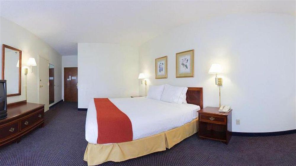 Holiday Inn Express Hillsborough-Durham Area By Ihg Εξωτερικό φωτογραφία