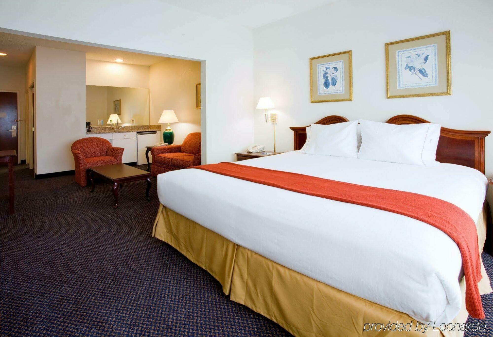 Holiday Inn Express Hillsborough-Durham Area By Ihg Εξωτερικό φωτογραφία