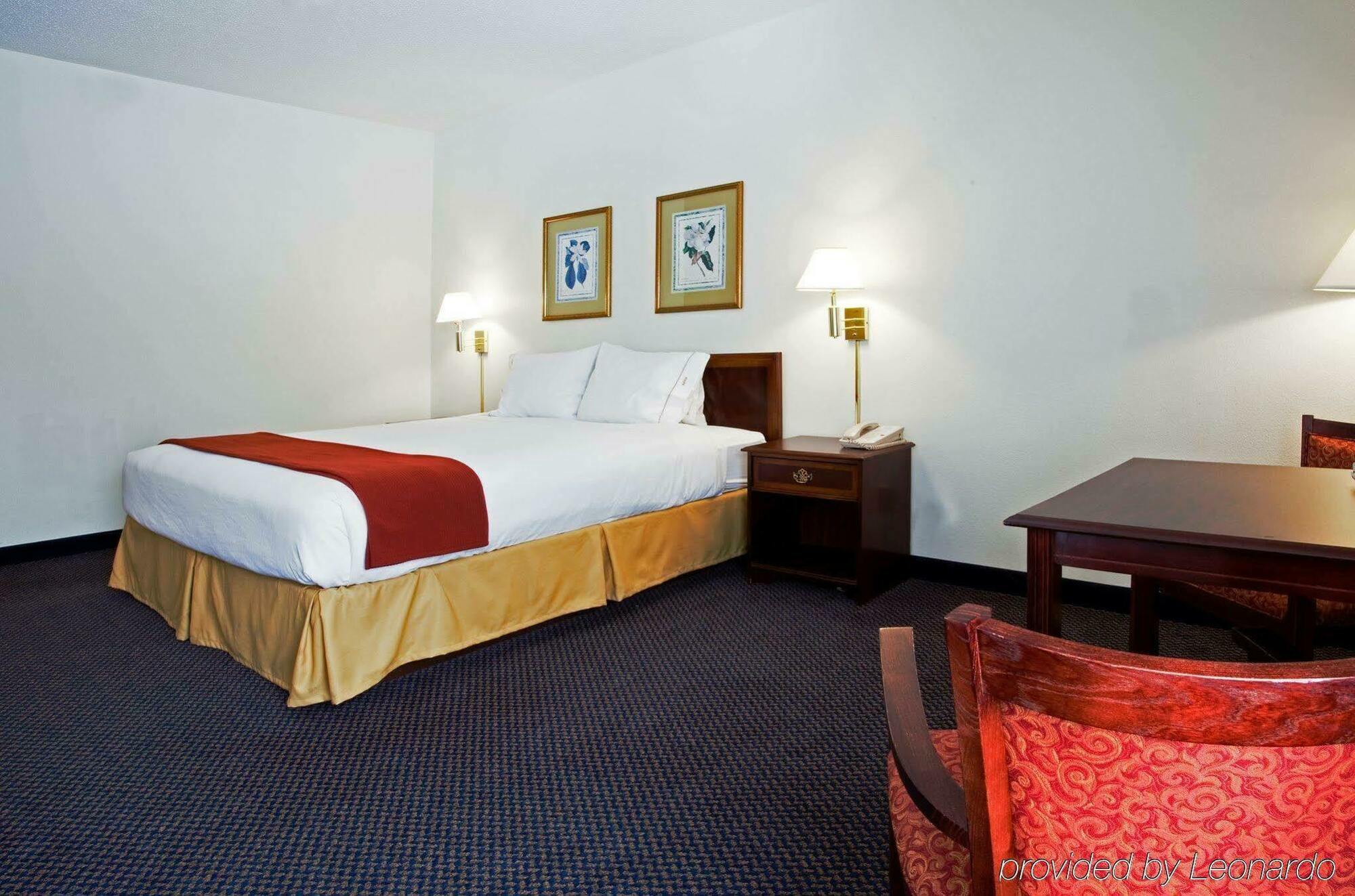 Holiday Inn Express Hillsborough-Durham Area By Ihg Εξωτερικό φωτογραφία