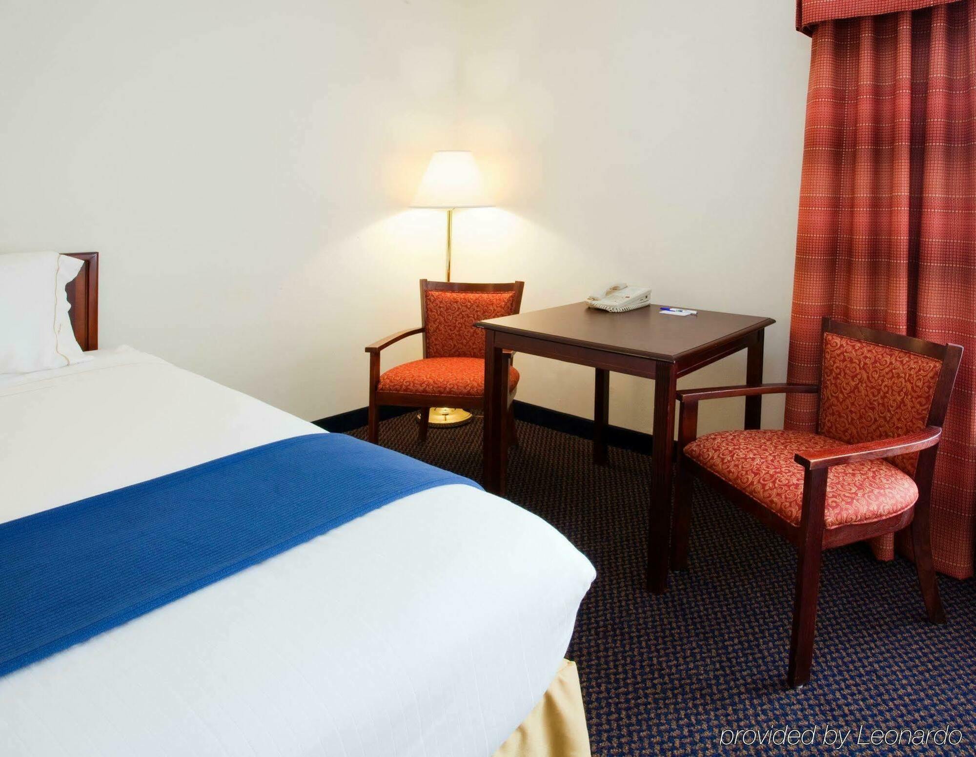 Holiday Inn Express Hillsborough-Durham Area By Ihg Εξωτερικό φωτογραφία