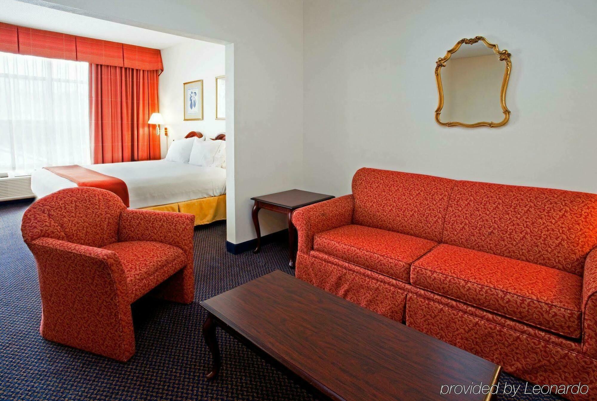 Holiday Inn Express Hillsborough-Durham Area By Ihg Εξωτερικό φωτογραφία